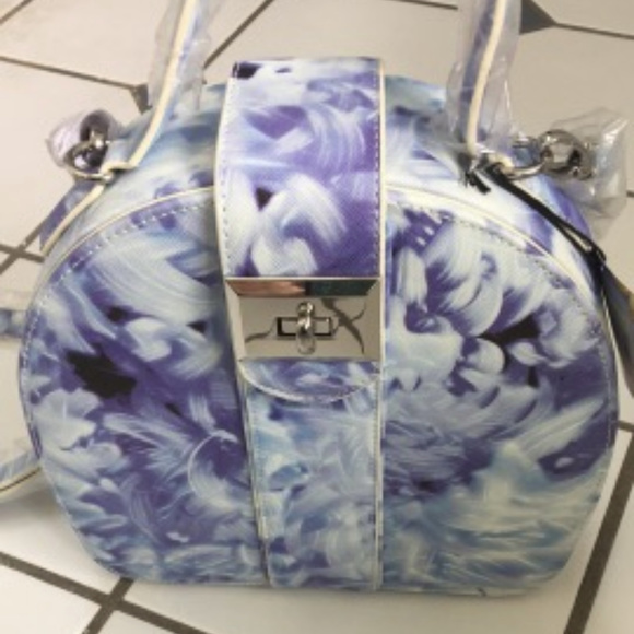 New Disney Cinderella Snob Essential Crossbody - Picture 5 of 8